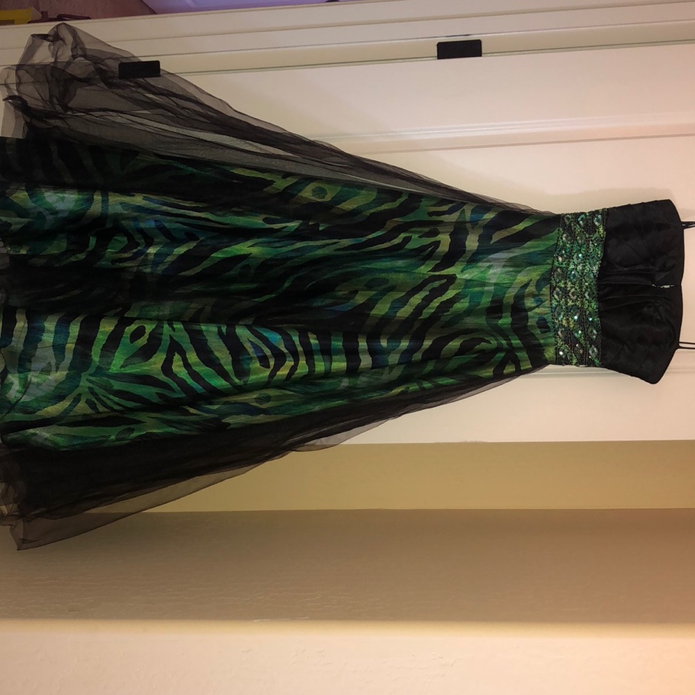 Prom/formal green black dress size 7-8